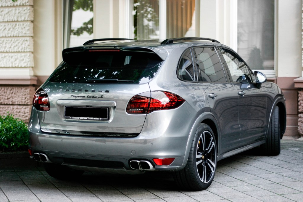 Rear view of a silver Porsche Cayenne 
